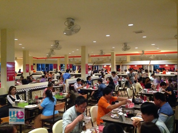 บรรยากาศในร้านชาบู ญา สาขาสี่แยกร่วมเริงไชย ร้านใหญ่มากๆ